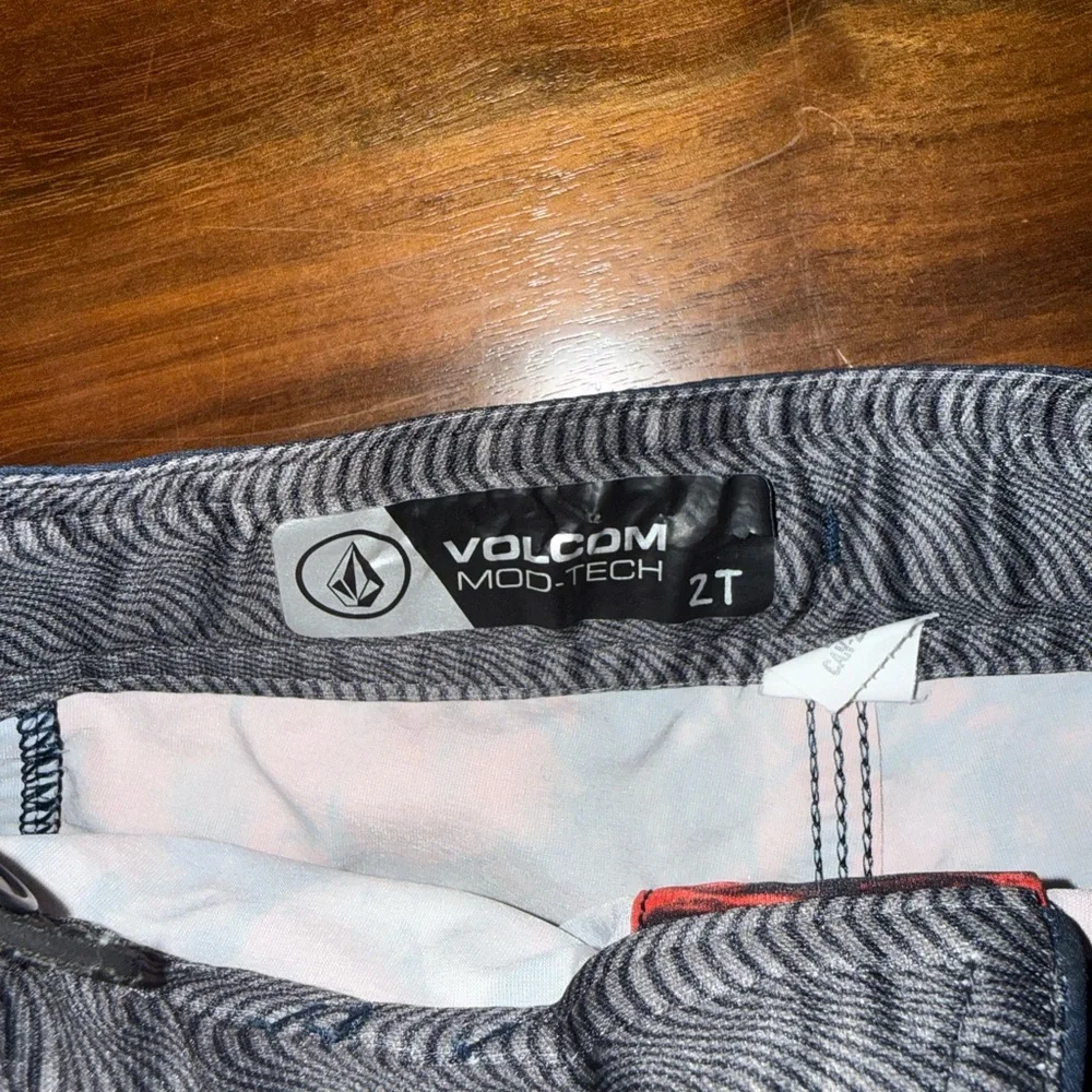 Volcom Gray Mod-Tech Shorts - Picture 2 of 2